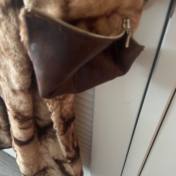 Branco Pelle Shearling/Leather Coat with Belt and Zipper Accents - Size Small - Picture 8 of 9